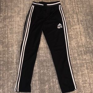 BRAND NEW KIDS MEDIUM ADIDAS SWEATPANTS